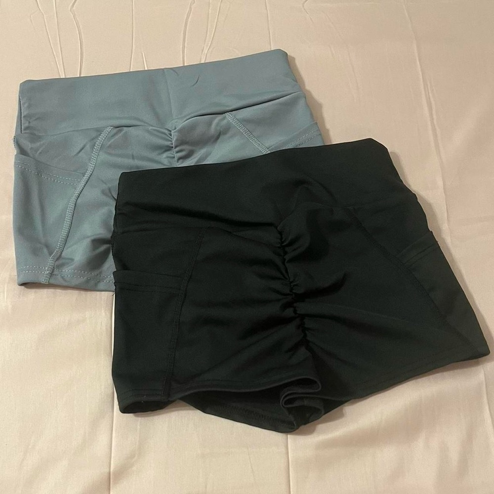lifting booty shorts with pockets